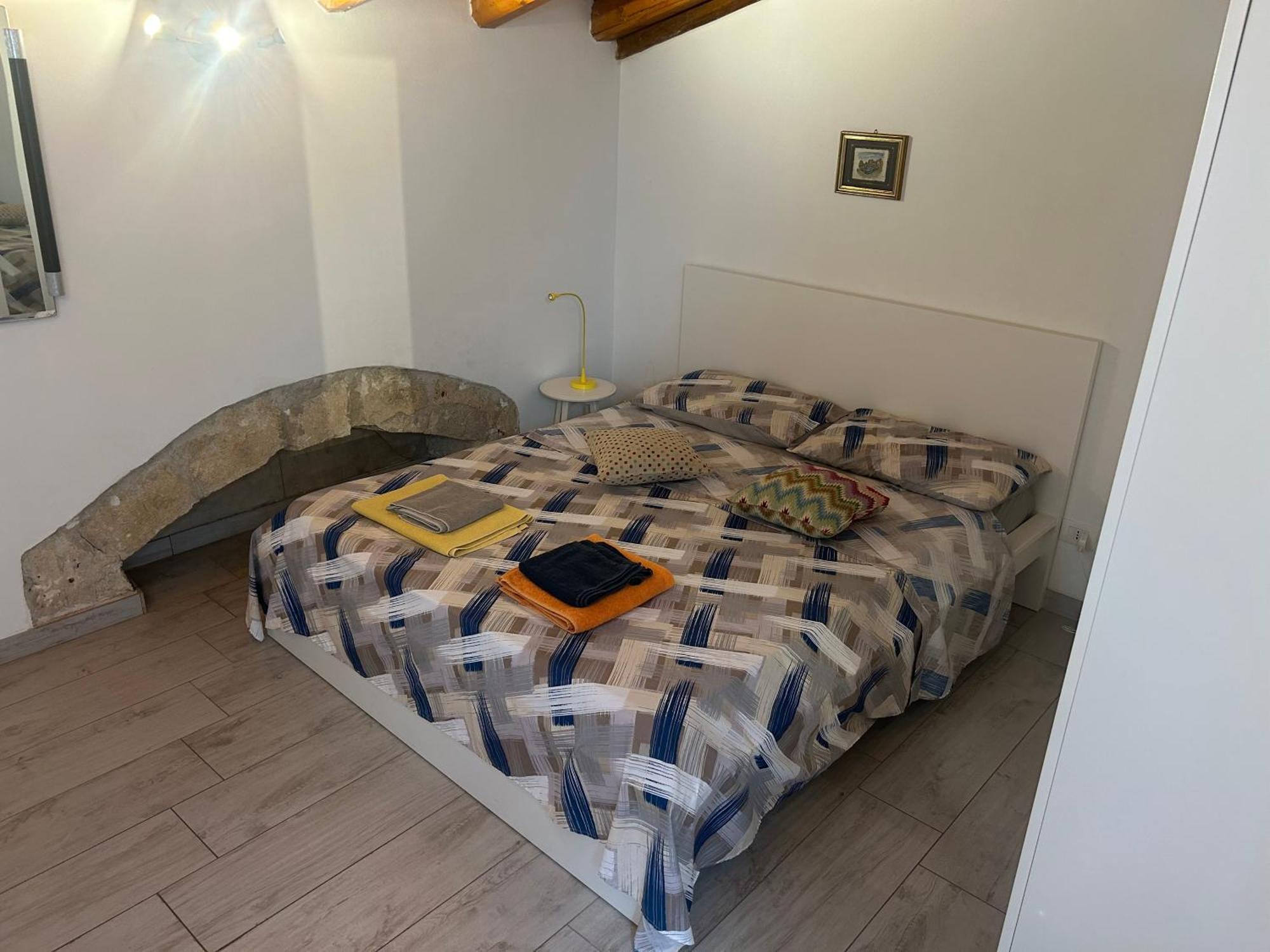 Deni'S Apartments Syracuse Ngoại thất bức ảnh